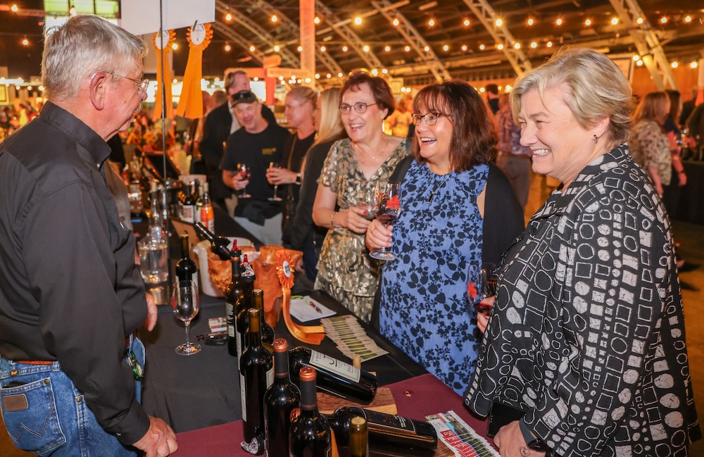 2025-10-11_HarvestFair_Gala_WBucquoy59